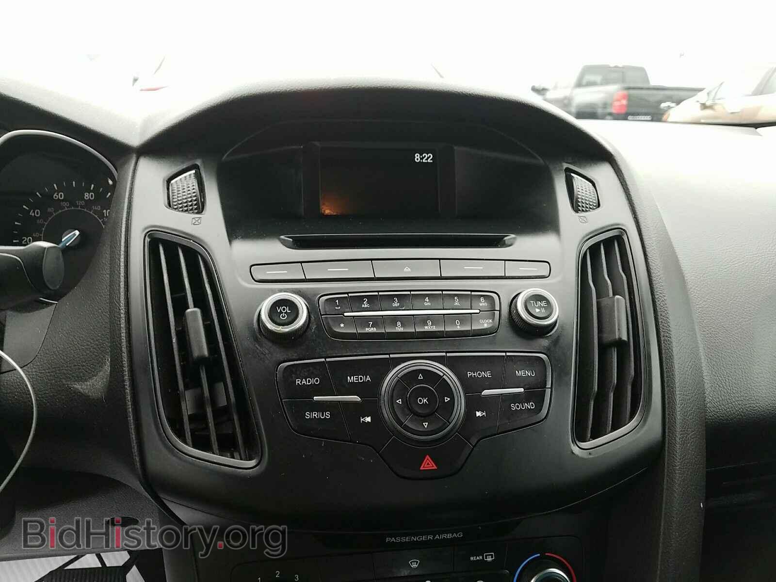 2016 Ford Focus - VIN: 1FADP3F21GL266763 - Photo 4