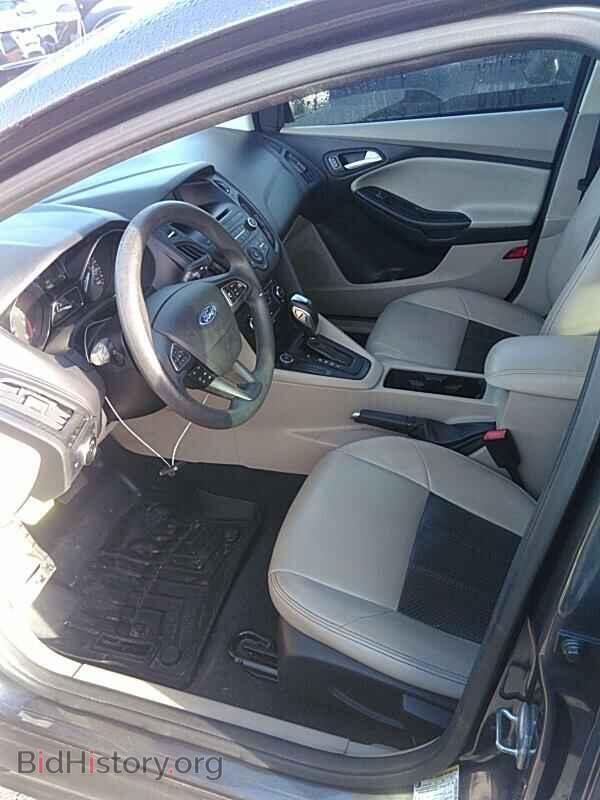 2016 Ford Focus - VIN: 1FADP3K25GL355547 - Фото 3