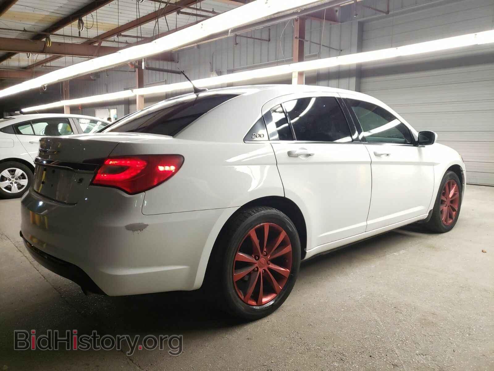 2013 Chrysler 200 - VIN: 1C3CCBBB4DN624363 - Фото 2