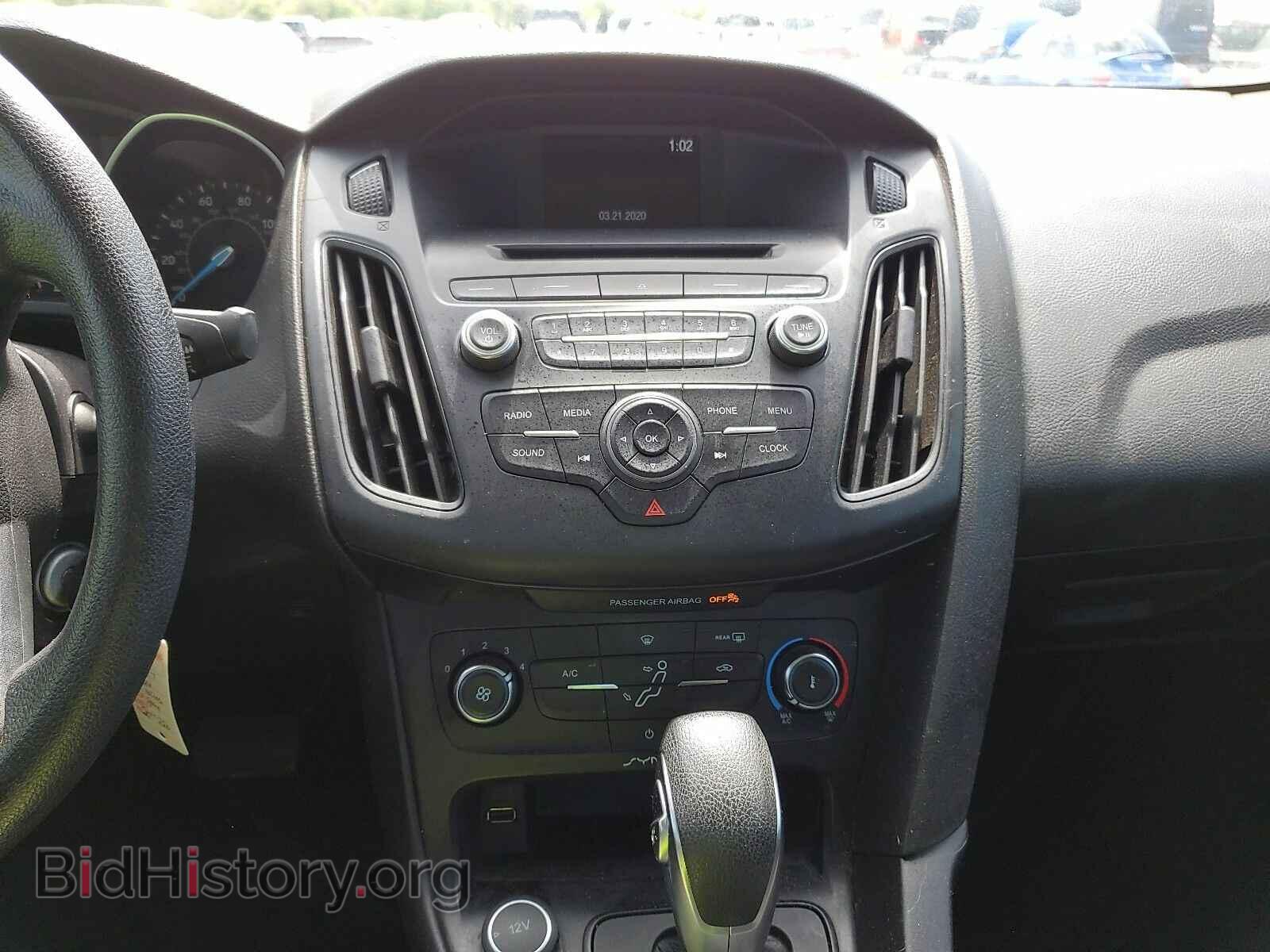 2017 Ford Focus - VIN: 1FADP3E23HL244220 - Фото 4
