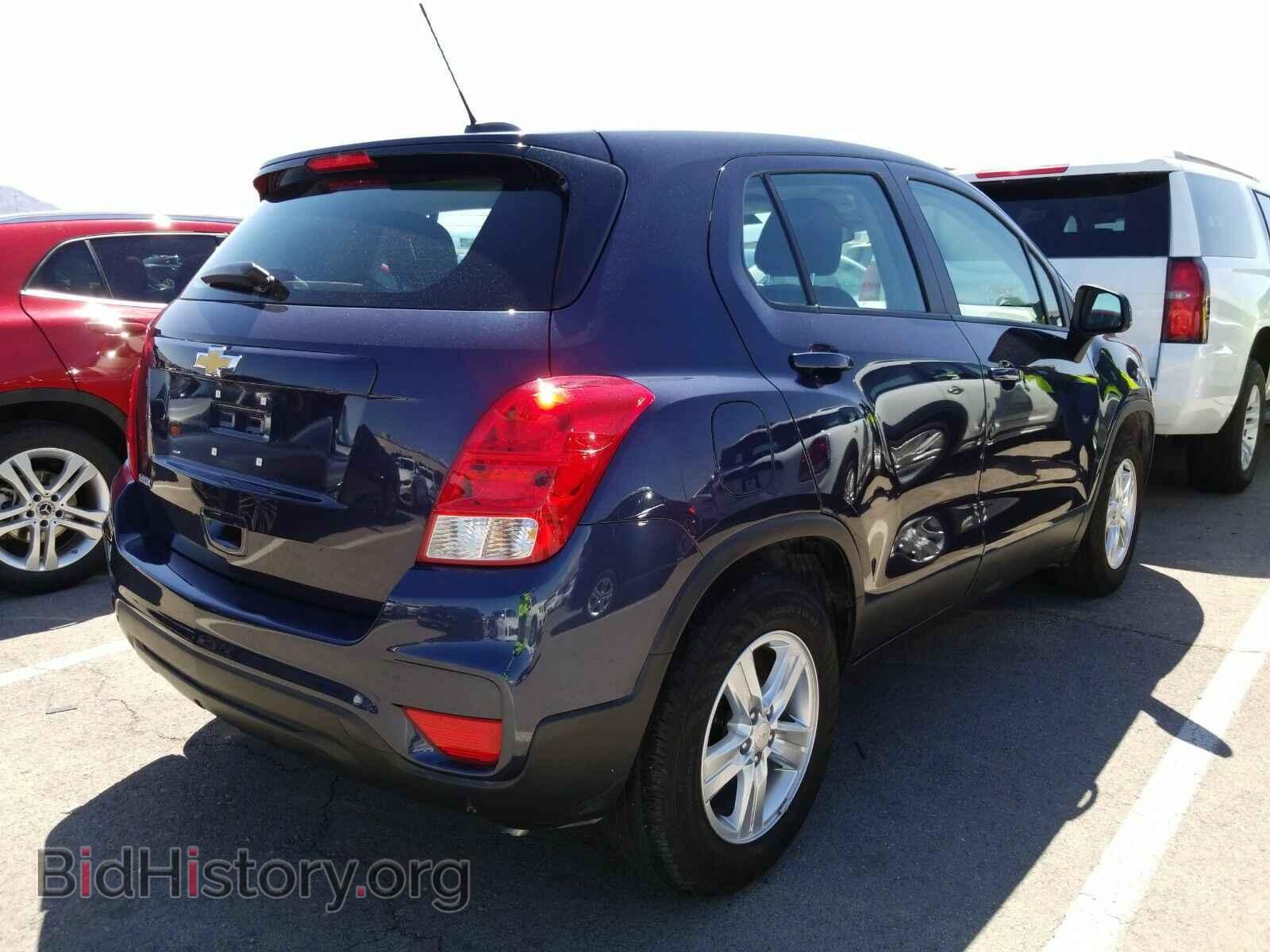 2019 Chevrolet Trax - VIN: 3GNCJKSB3KL254688 - Фото 2
