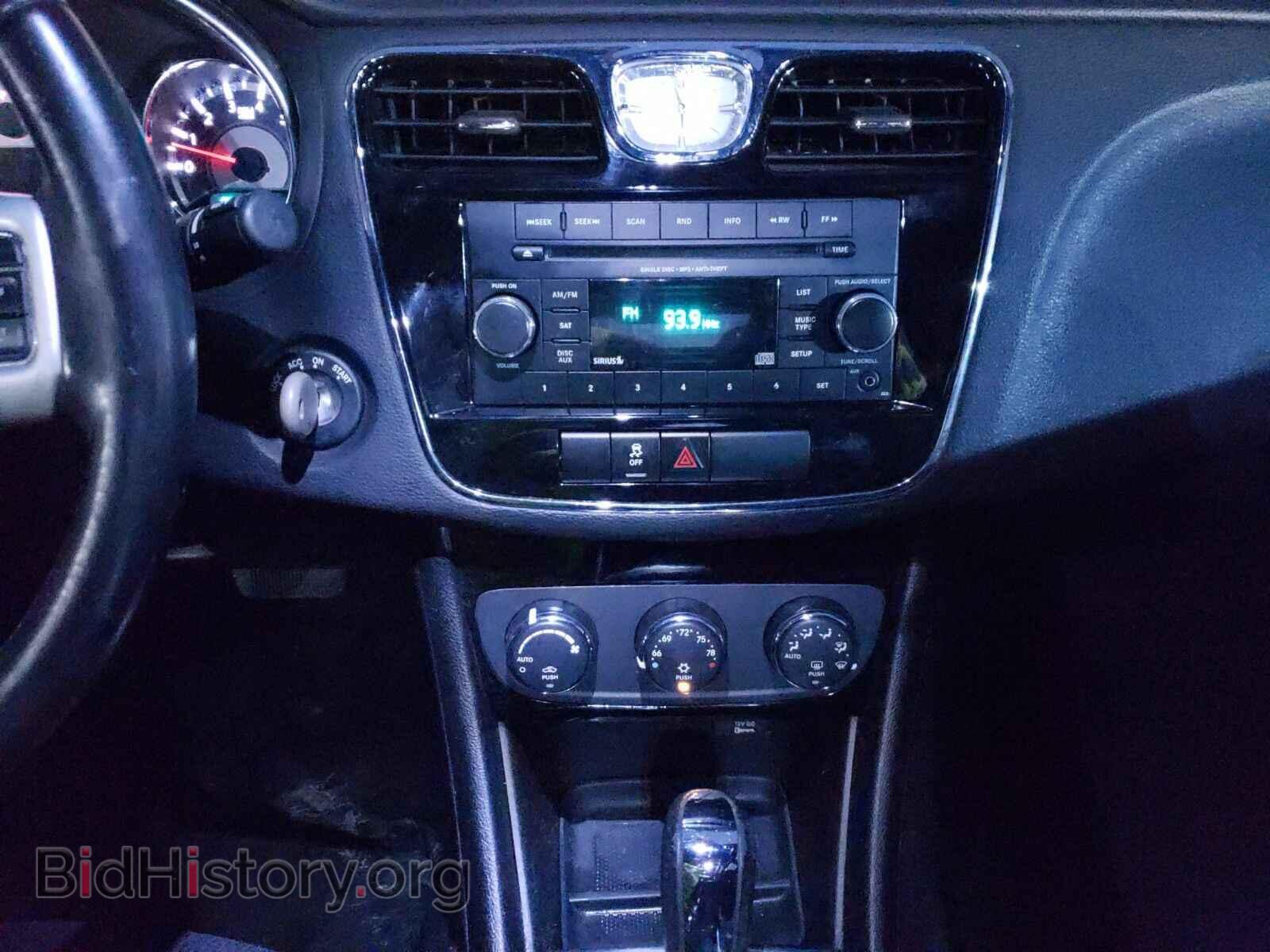 2013 Chrysler 200 - VIN: 1C3CCBBG1DN678649 - Фото 4