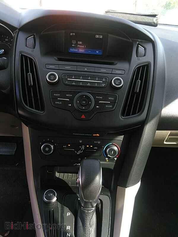 2017 Ford Focus - VIN: 1FADP3F27HL251945 - Фото 4