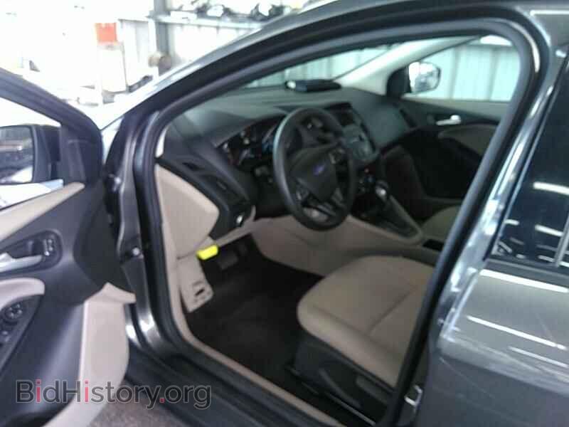 2018 Ford Focus - VIN: 1FADP3K21JL324948 - Фото 3