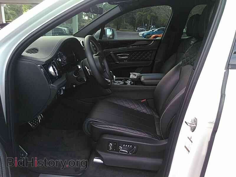 2017 Bentley Bentayga - VIN: SJAAC2ZV9HC014531 - Фото 3