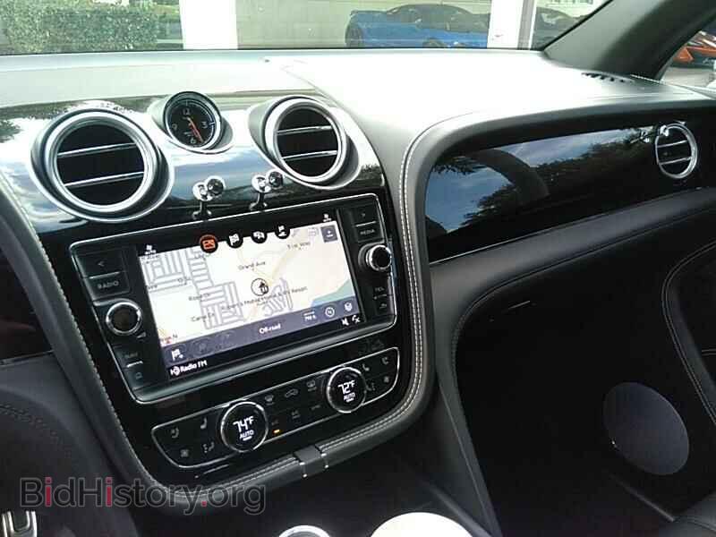 2017 Bentley Bentayga - VIN: SJAAC2ZV9HC014531 - Фото 4