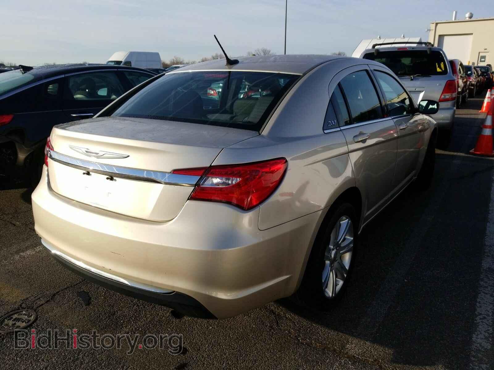 2013 Chrysler 200 - VIN: 1C3CCBBB0DN736884 - Фото 2