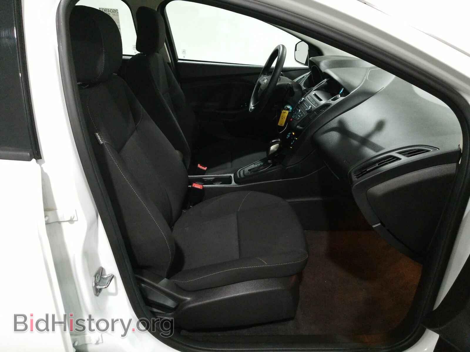 2016 Ford Focus - VIN: 1FADP3F28GL303064 - Photo 8