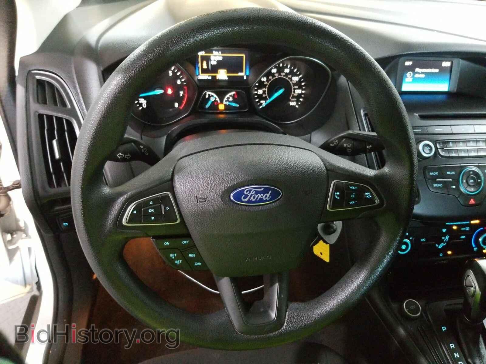 2016 Ford Focus - VIN: 1FADP3F28GL303064 - Photo 10