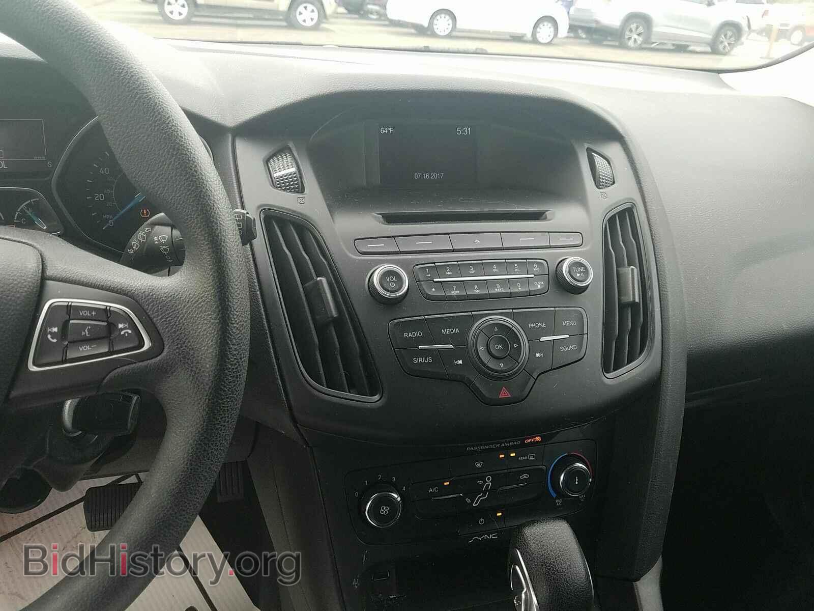 2017 Ford Focus - VIN: 1FADP3K28HL316968 - Фото 4