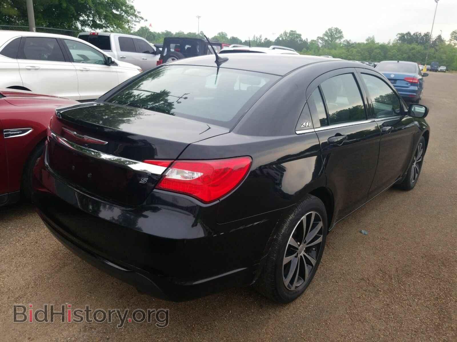 2013 Chrysler 200 - VIN: 1C3CCBBB8DN658435 - Фото 2