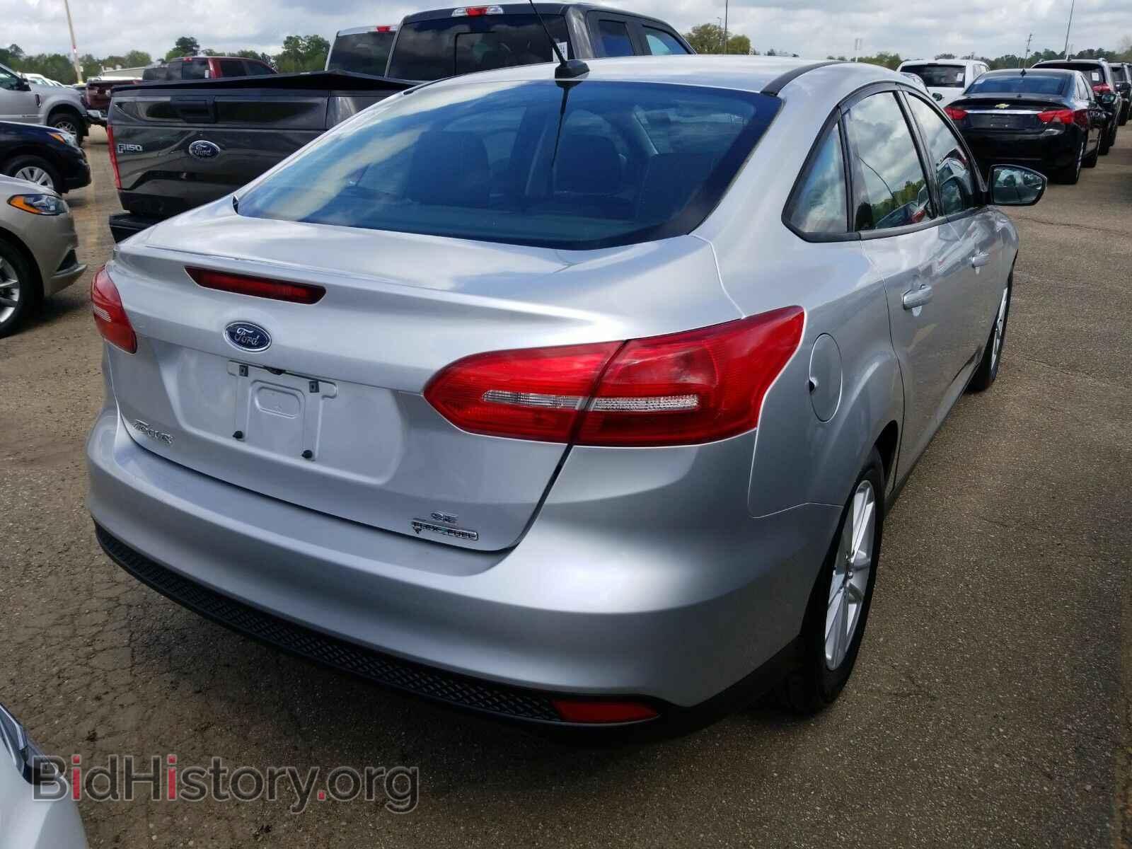 2015 Ford Focus - VIN: 1FADP3F20FL370210 - Фото 2