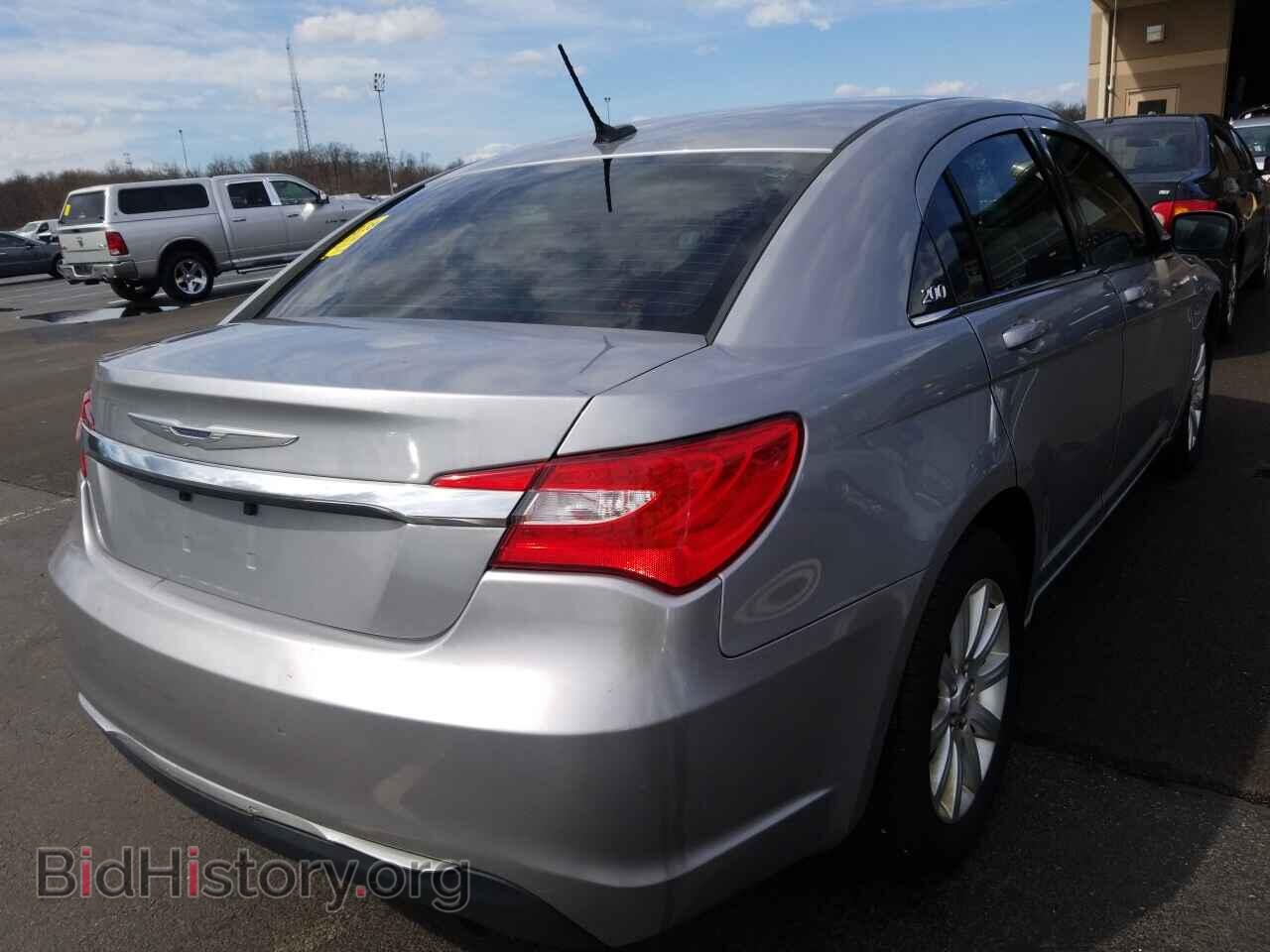 2013 Chrysler 200 - VIN: 1C3CCBBB1DN763799 - Фото 2