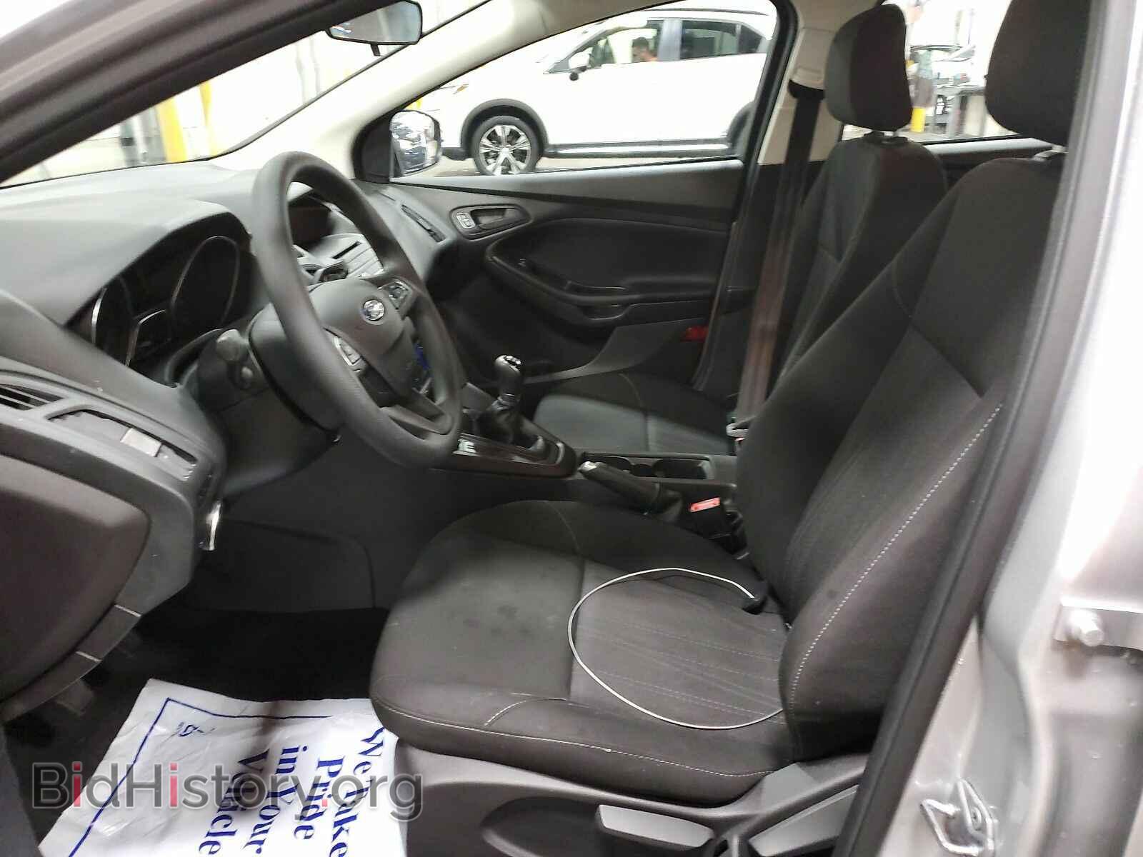 2017 Ford Focus - VIN: 1FADP3E23HL345273 - Фото 3