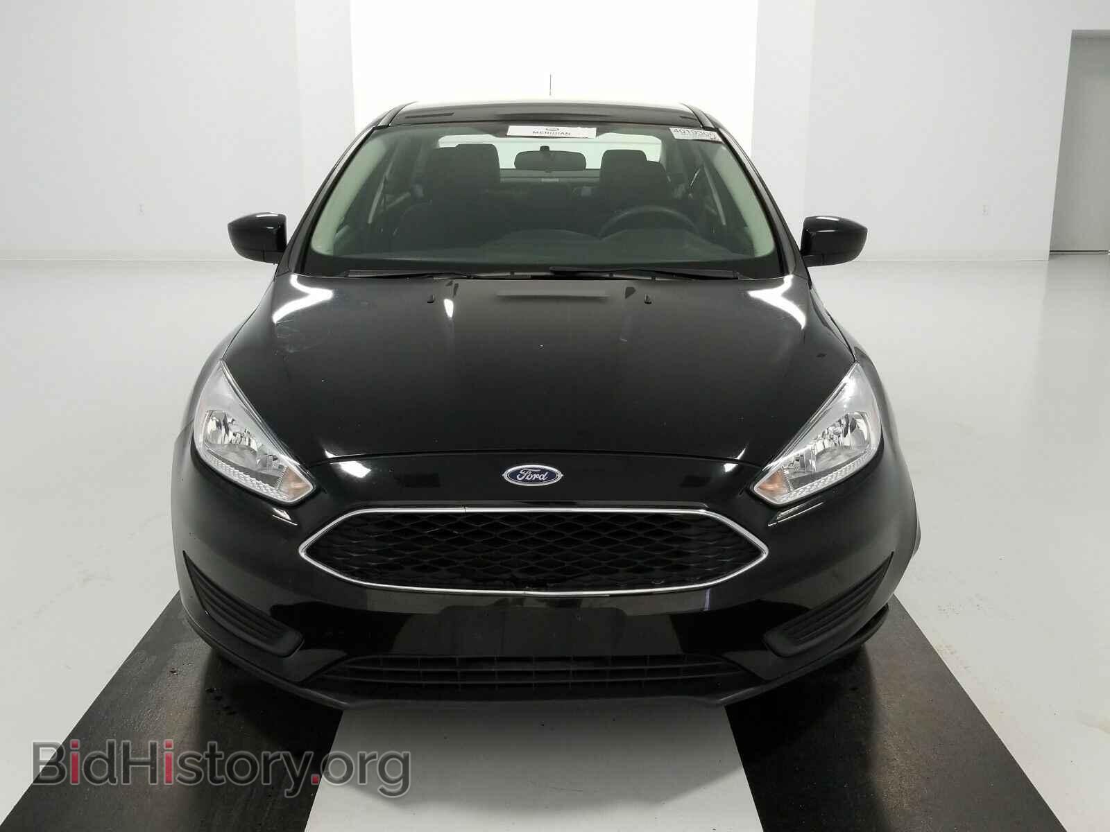 2018 Ford Focus - VIN: 1FADP3F26JL217310 - Photo 2