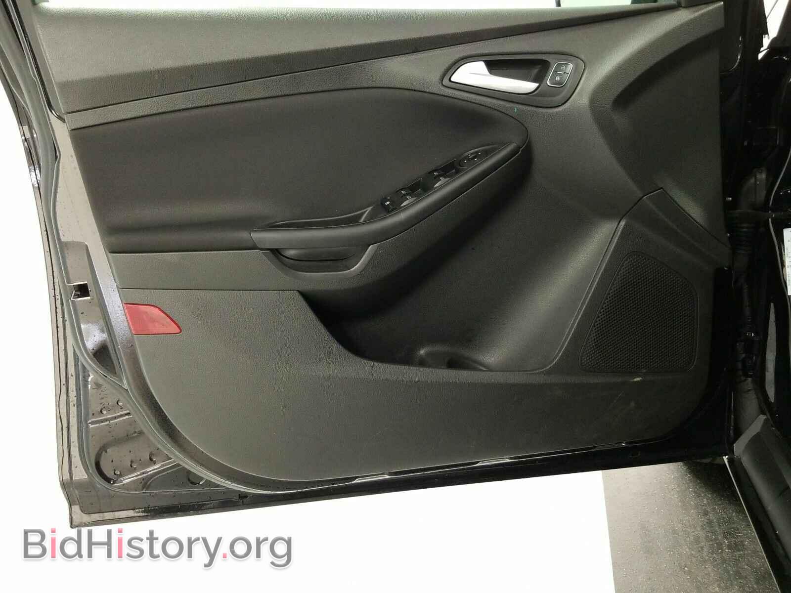 2018 Ford Focus - VIN: 1FADP3F26JL217310 - Photo 9