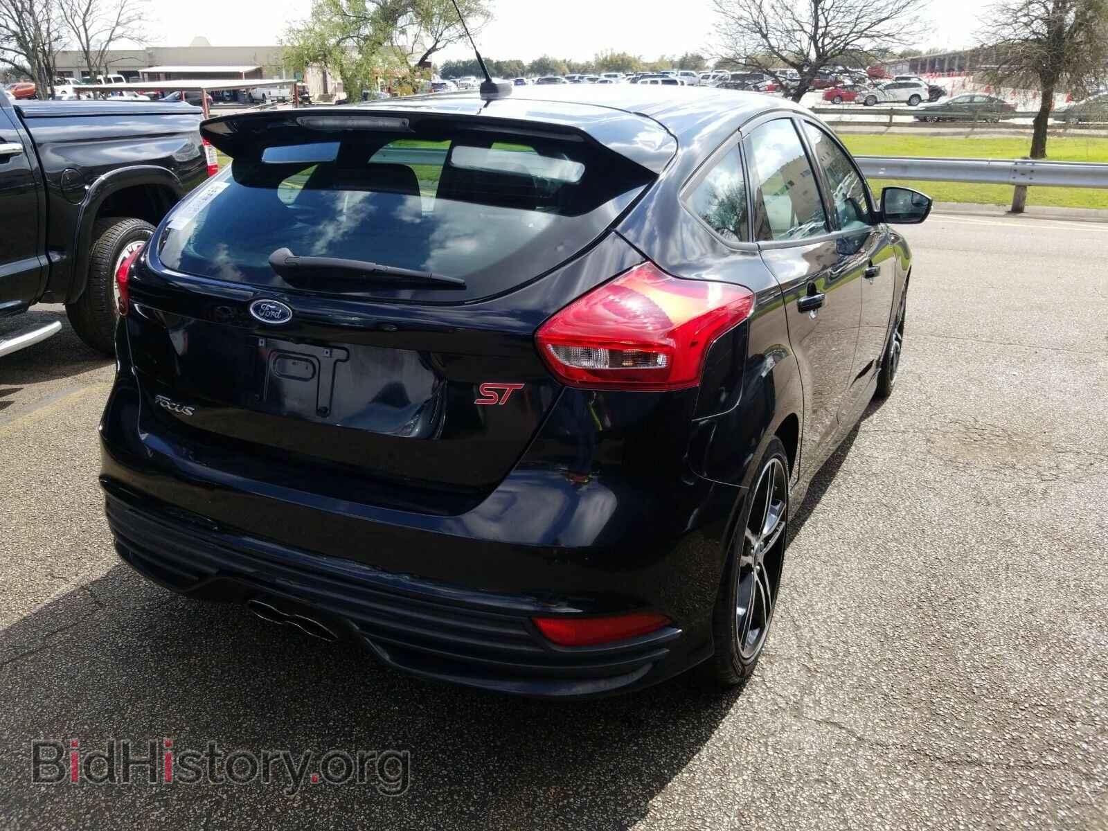 2016 Ford Focus - VIN: 1FADP3L95GL211105 - Photo 2
