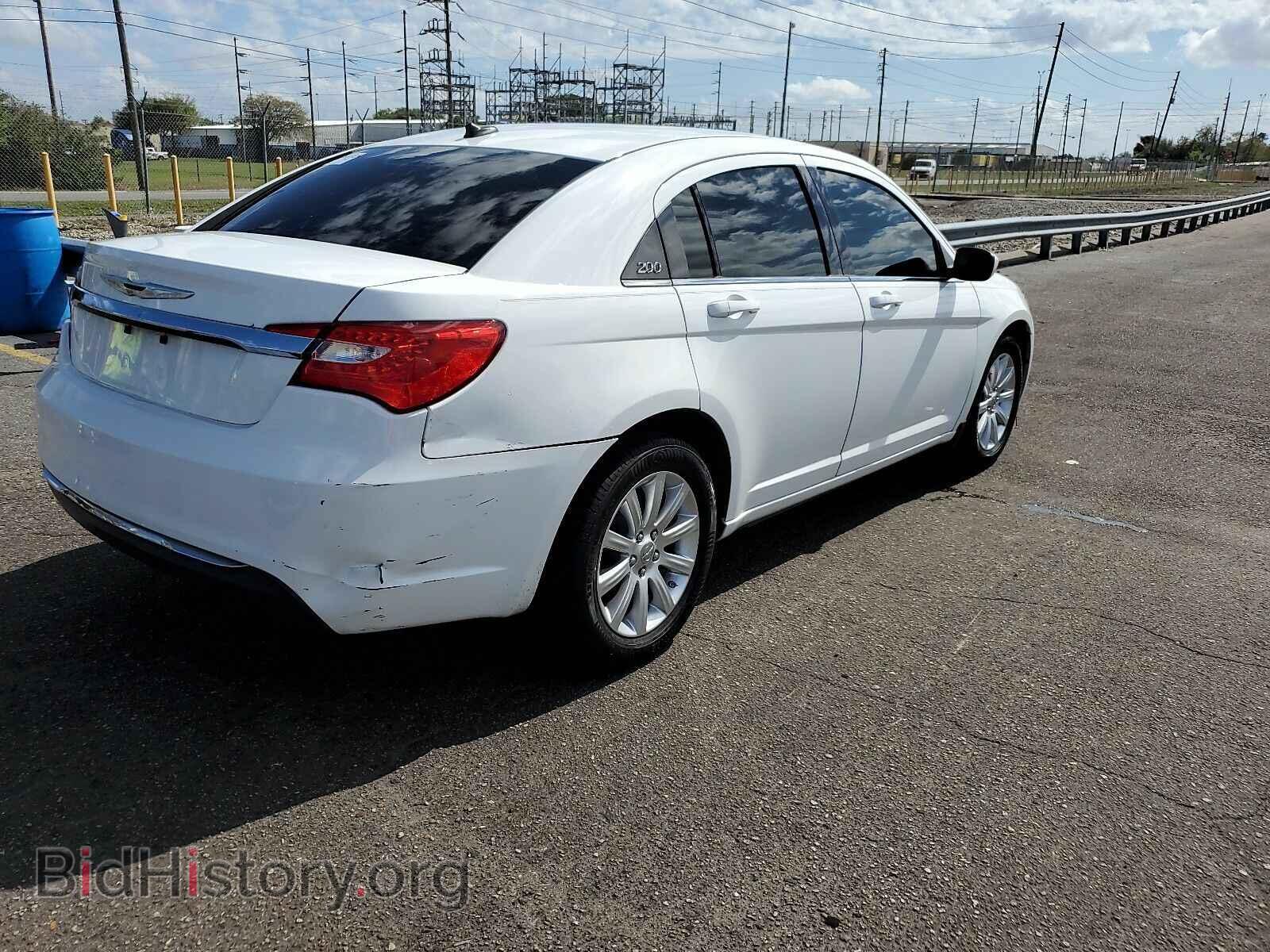 2013 Chrysler 200 - VIN: 1C3CCBBB0DN596965 - Фото 2