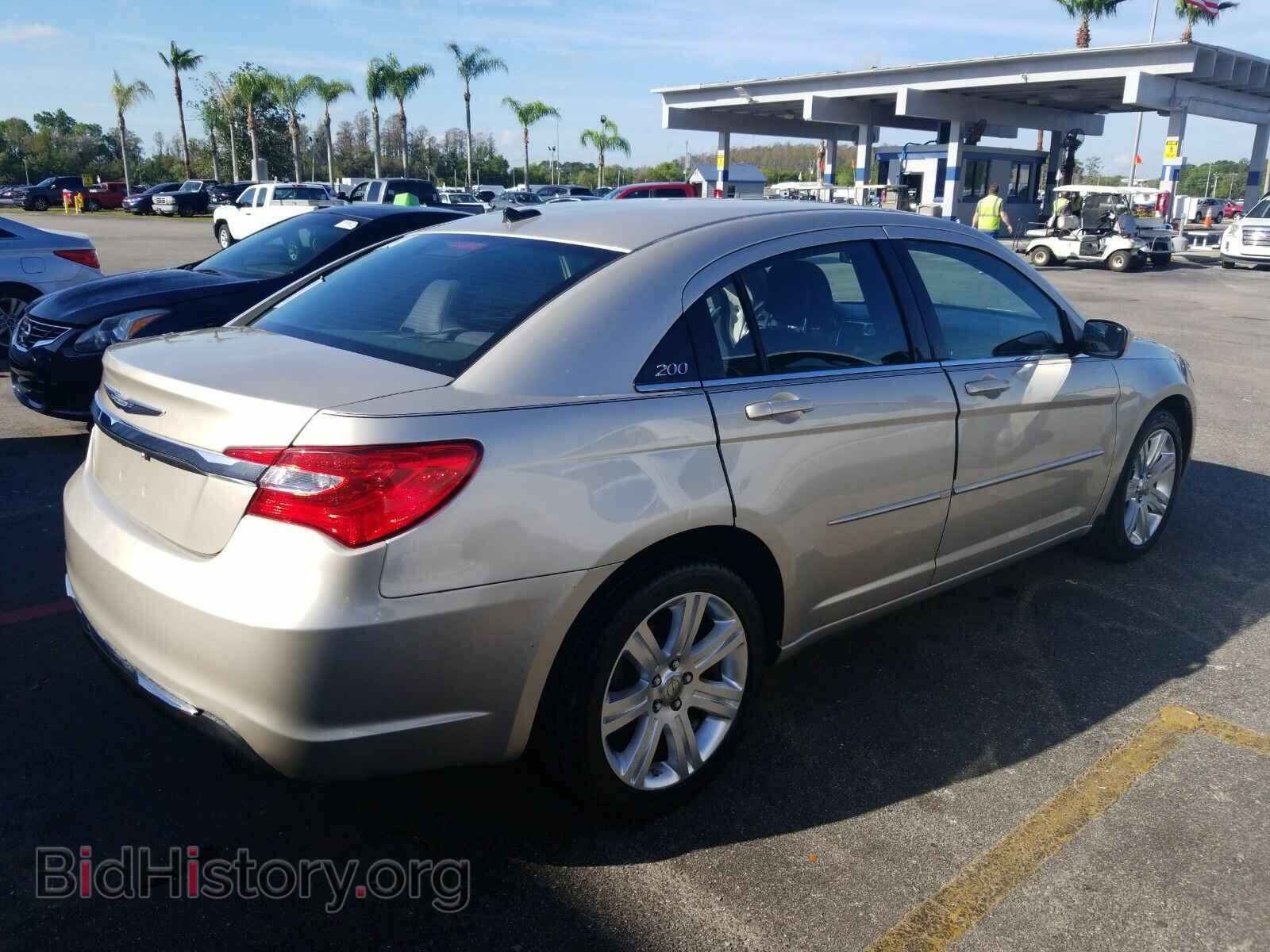 2013 Chrysler 200 - VIN: 1C3CCBBB5DN656075 - Фото 2