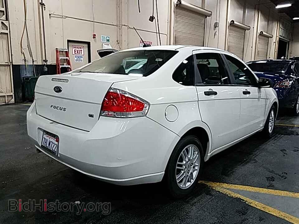2011 Ford Focus - VIN: 1FAHP3FN1BW166794 - Фото 2
