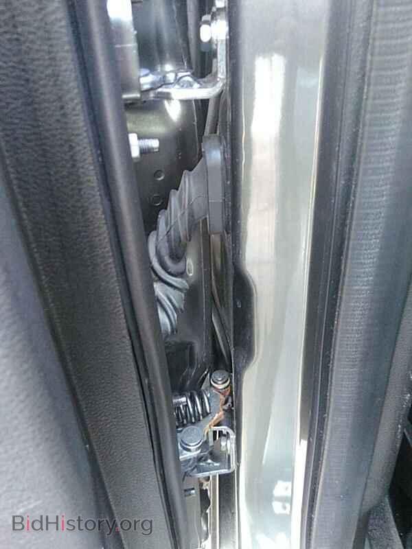 2013 Chrysler 200 - VIN: 1C3CCBAB6DN597085 - Фото 9