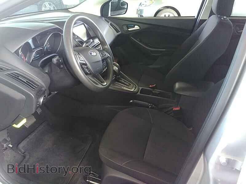 2017 Ford Focus - VIN: 1FADP3M20HL251904 - Photo 3
