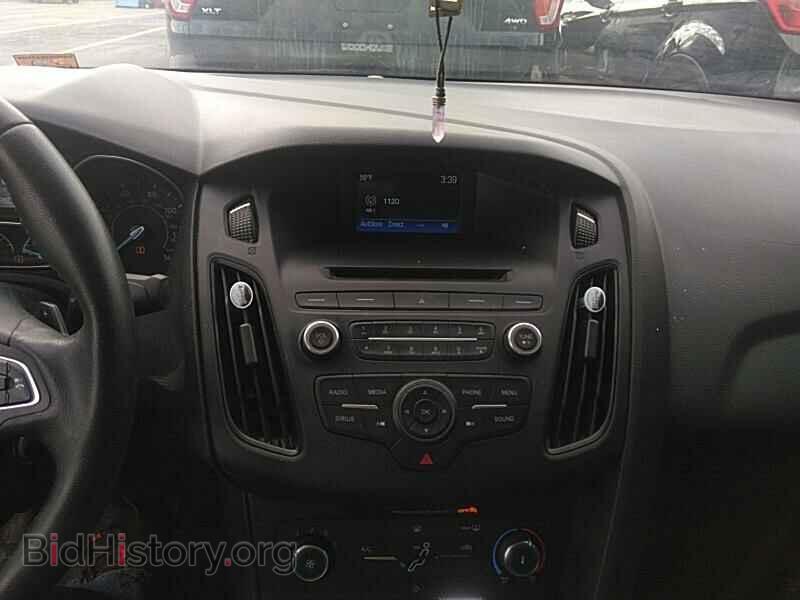 2016 Ford Focus - VIN: 1FADP3F22GL372364 - Photo 4