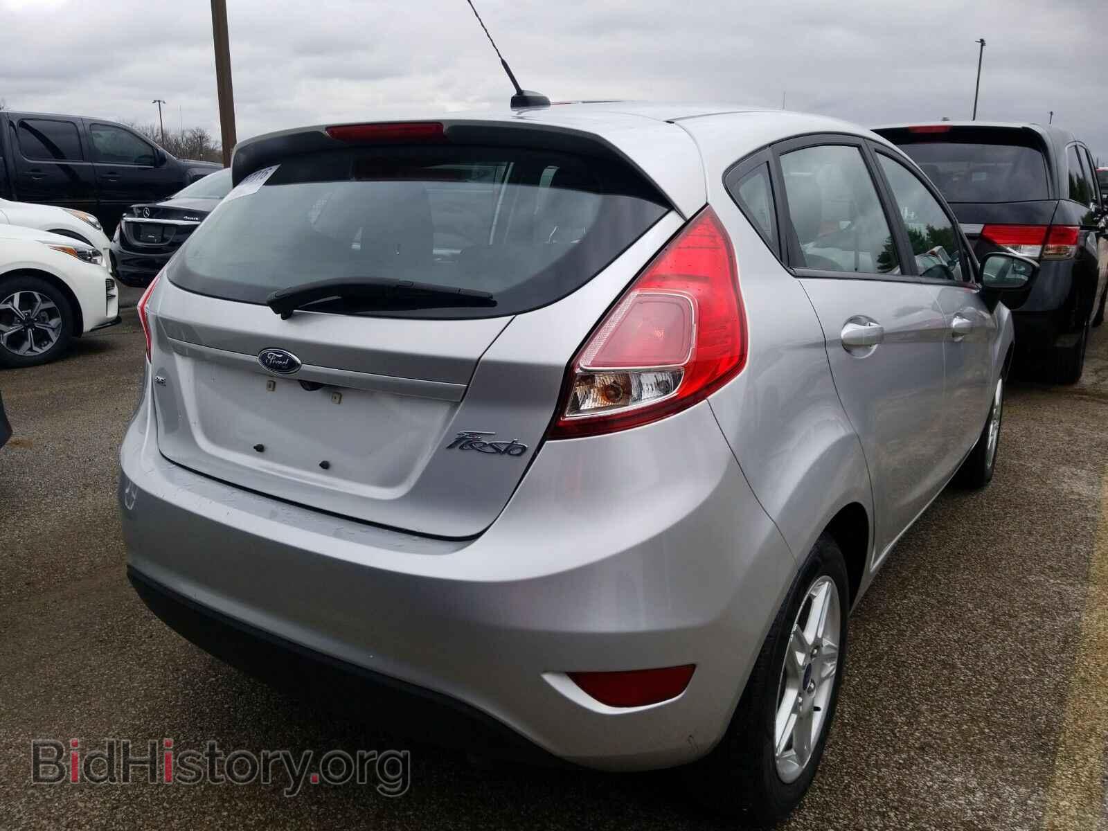 2018 Ford Fiesta - VIN: 3FADP4EJ8JM107145 - Фото 2
