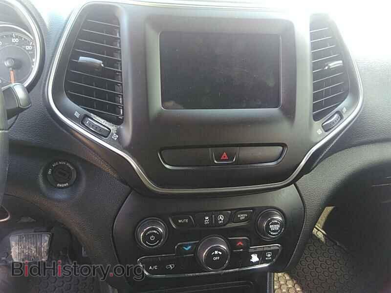 2019 Jeep Cherokee - VIN: 1C4PJMCB9KD310577 - Photo 4