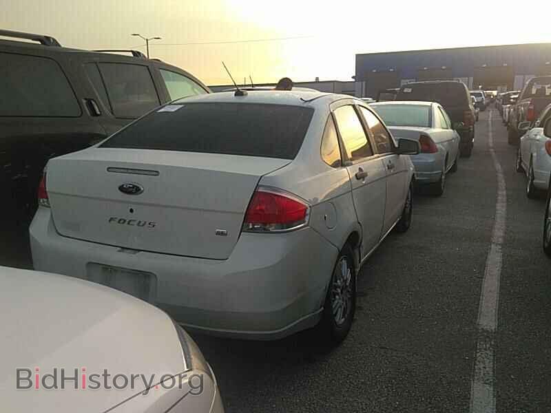 2009 Ford Focus - VIN: 1FAHP35N89W180820 - Фото 2