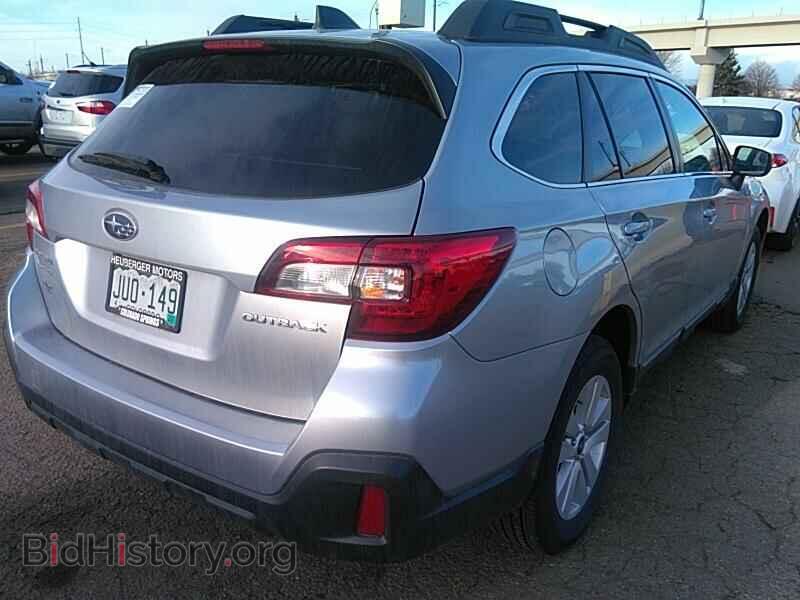 2018 Subaru Outback - VIN: 4S4BSAFC8J3276982 - Фото 2