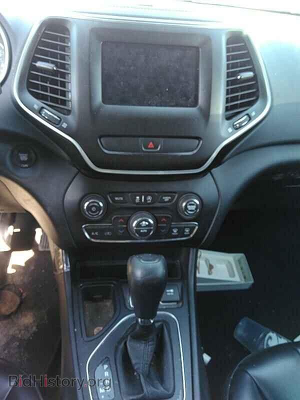 2019 Jeep Cherokee - VIN: 1C4PJLLB4KD249178 - Фото 4