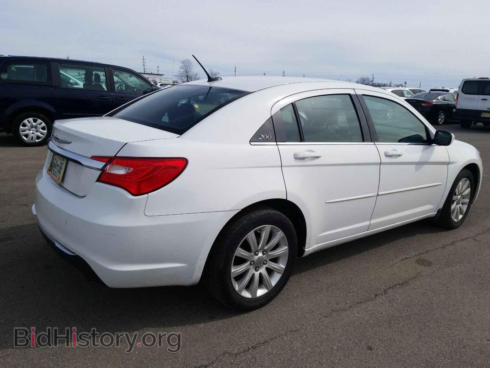 2013 Chrysler 200 - VIN: 1C3CCBBB4DN773081 - Фото 2