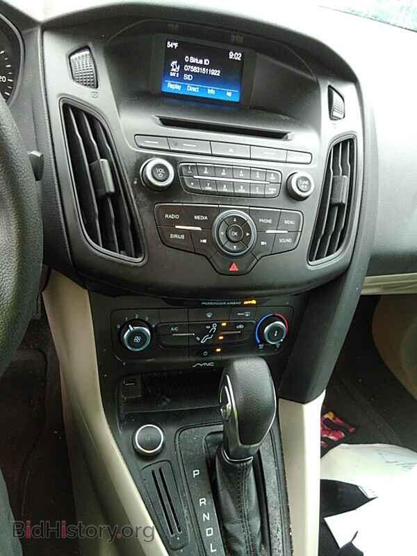 2017 Ford Focus - VIN: 1FADP3F24HL209555 - Фото 4