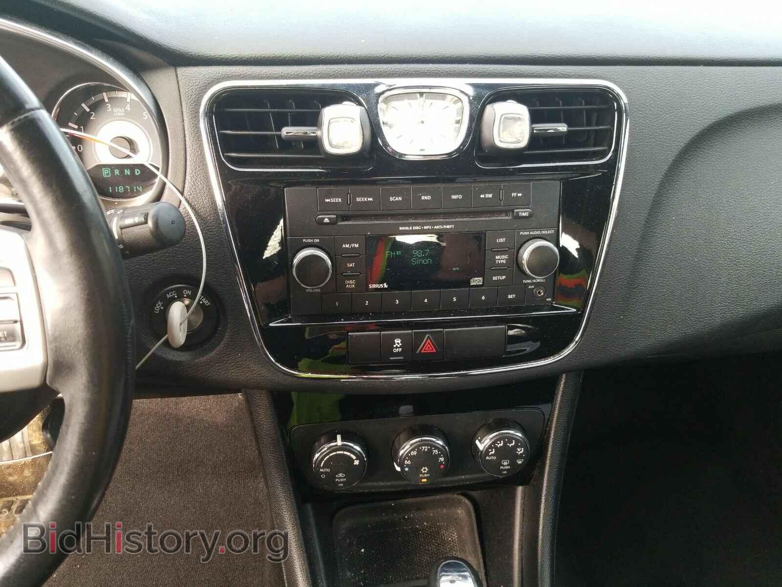 2013 Chrysler 200 - VIN: 1C3CCBBB0DN602084 - Photo 4