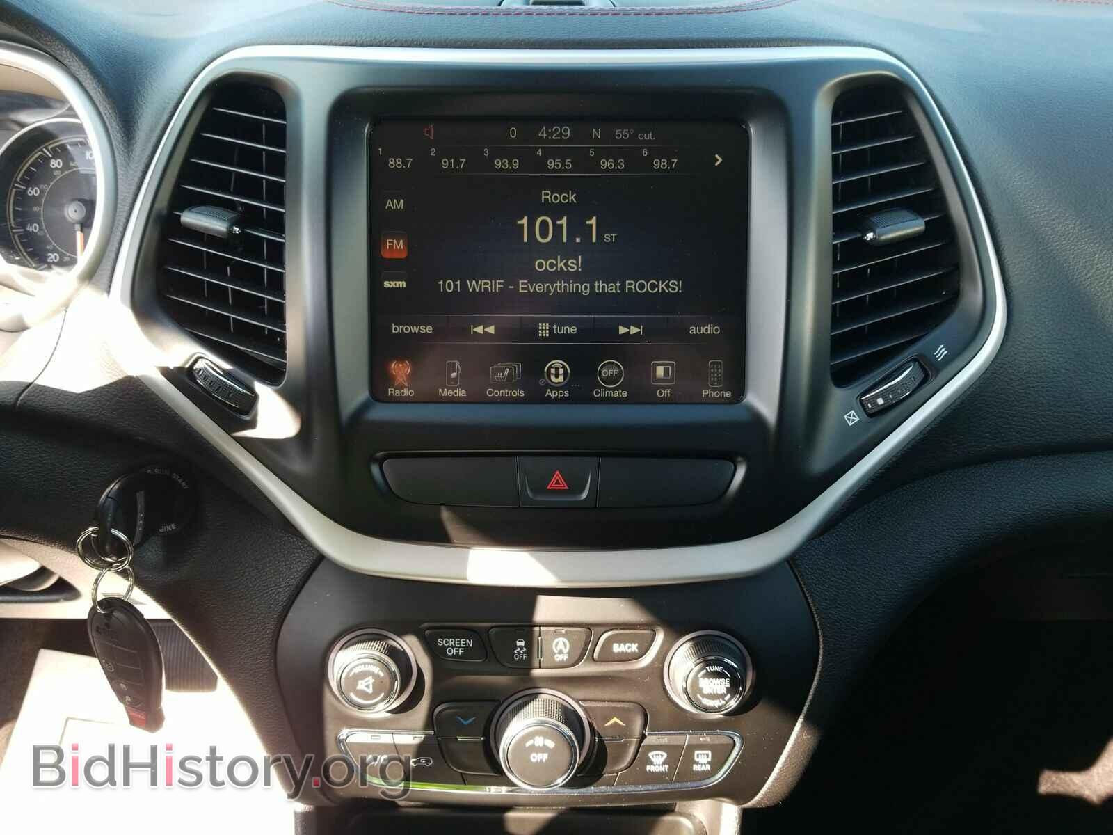 2017 Jeep Cherokee - VIN: 1C4PJMBS8HW505620 - Photo 4