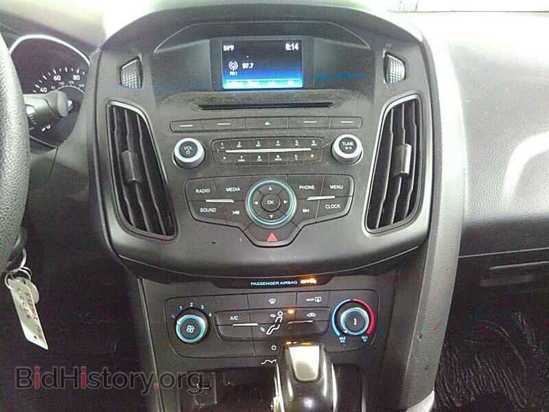 2016 Ford Focus - VIN: 1FADP3F24GL269107 - Photo 4