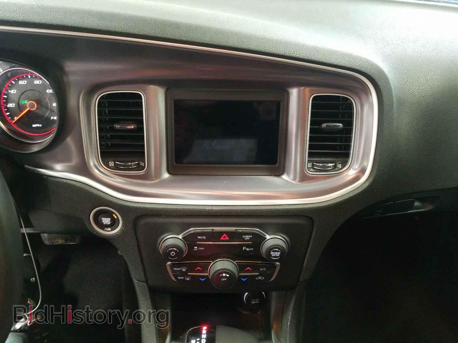 2019 Dodge Charger - VIN: 2C3CDXBG2KH643909 - Photo 4