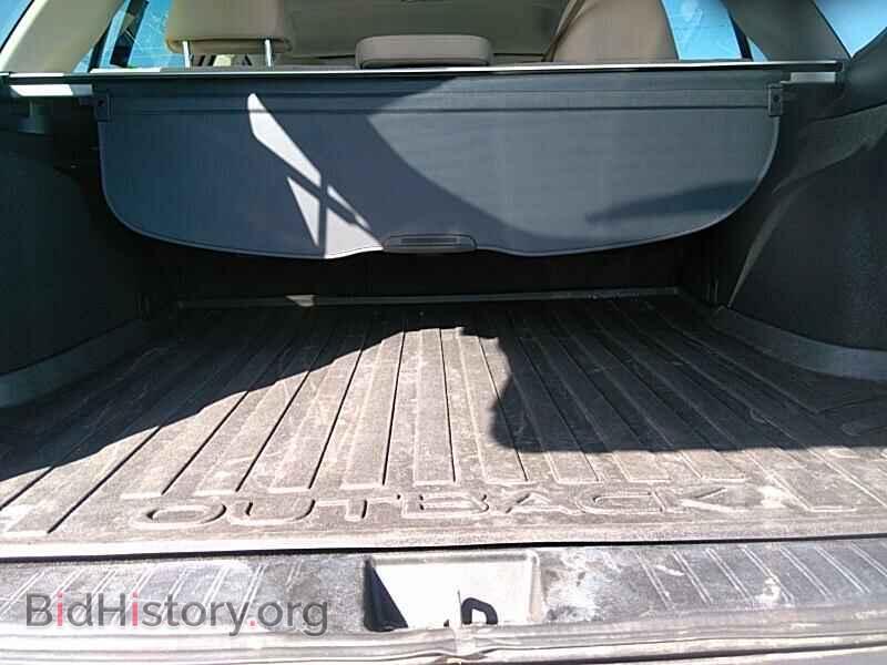 2019 Subaru Outback - VIN: 4S4BSAFC8K3360608 - Photo 7