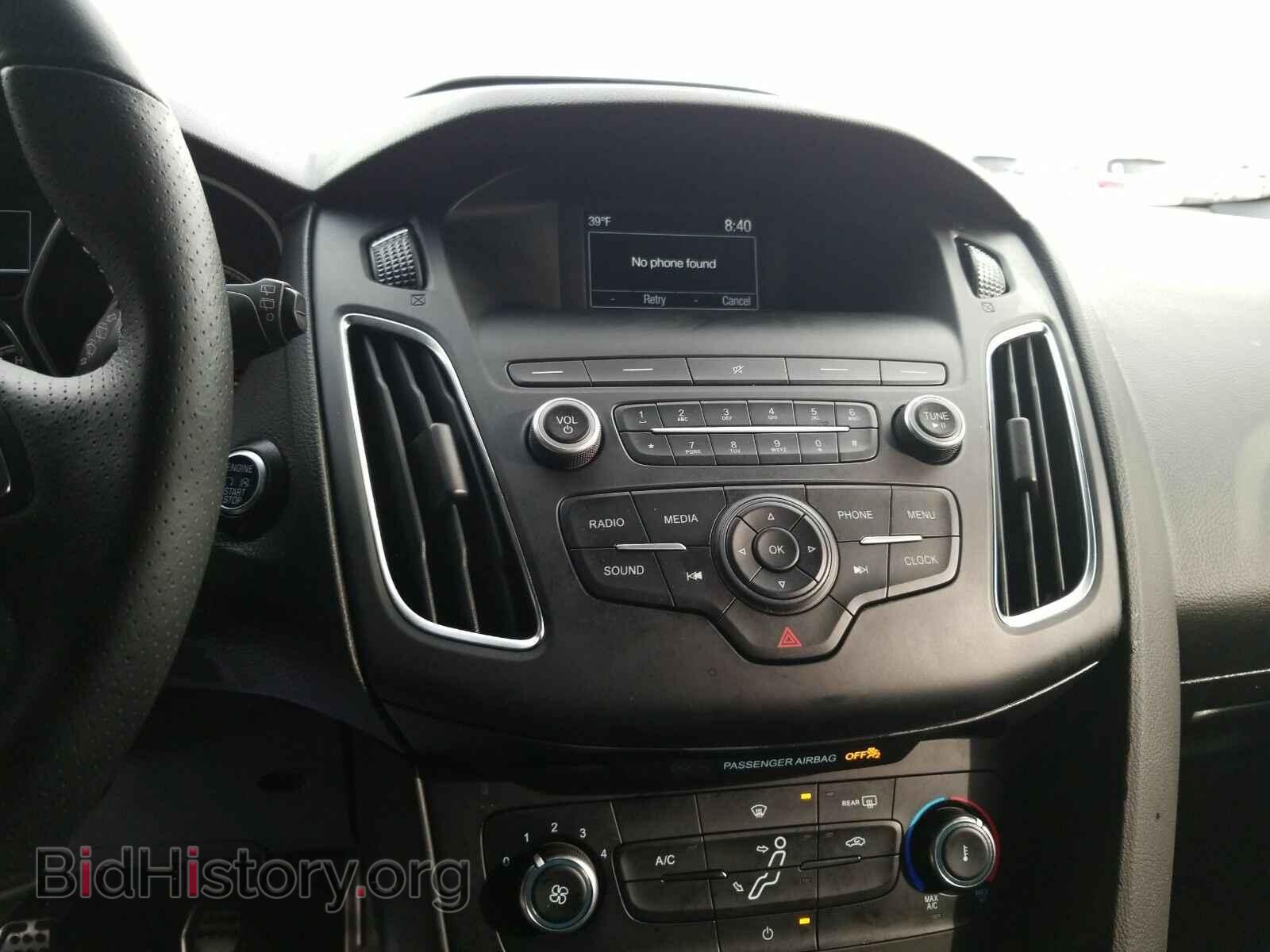 2018 Ford Focus - VIN: 1FADP3L98JL276196 - Фото 4