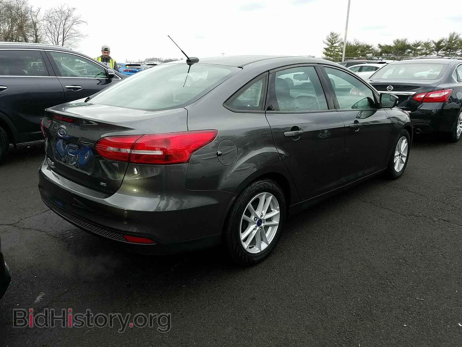 2017 Ford Focus - VIN: 1FADP3F23HL330657 - Фото 2