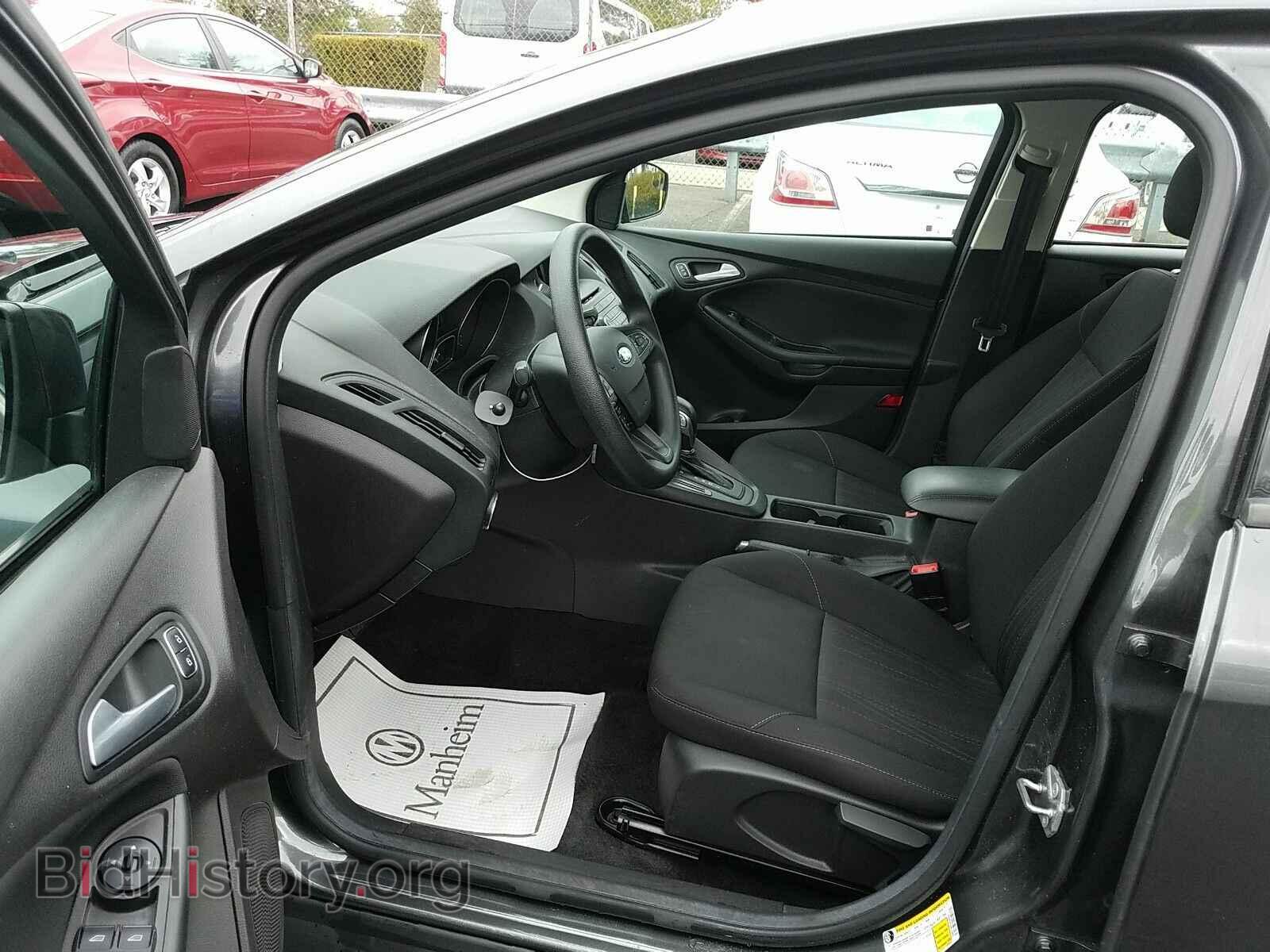 2017 Ford Focus - VIN: 1FADP3F23HL330657 - Фото 3