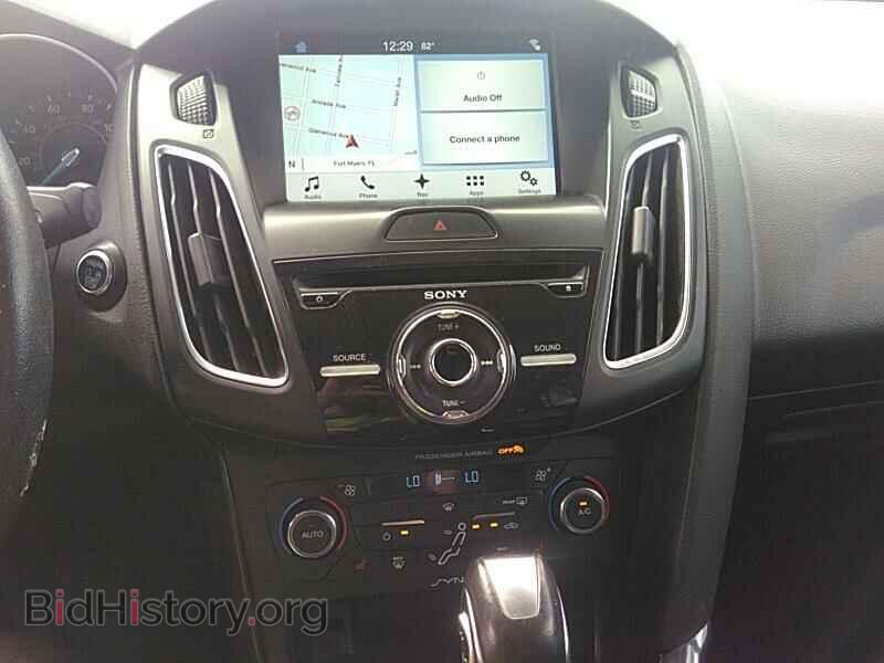 2016 Ford Focus - VIN: 1FADP3J23GL241838 - Photo 4