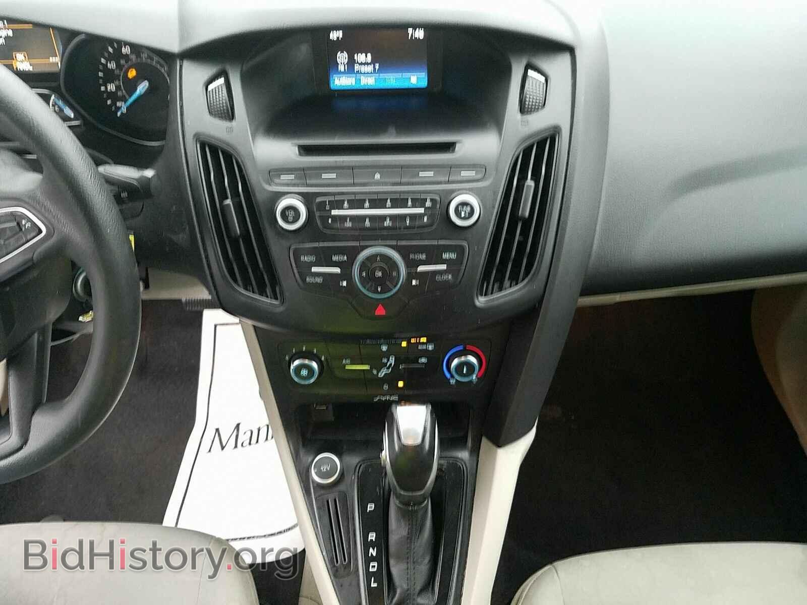 2016 Ford Focus - VIN: 1FADP3F26GL365109 - Photo 4