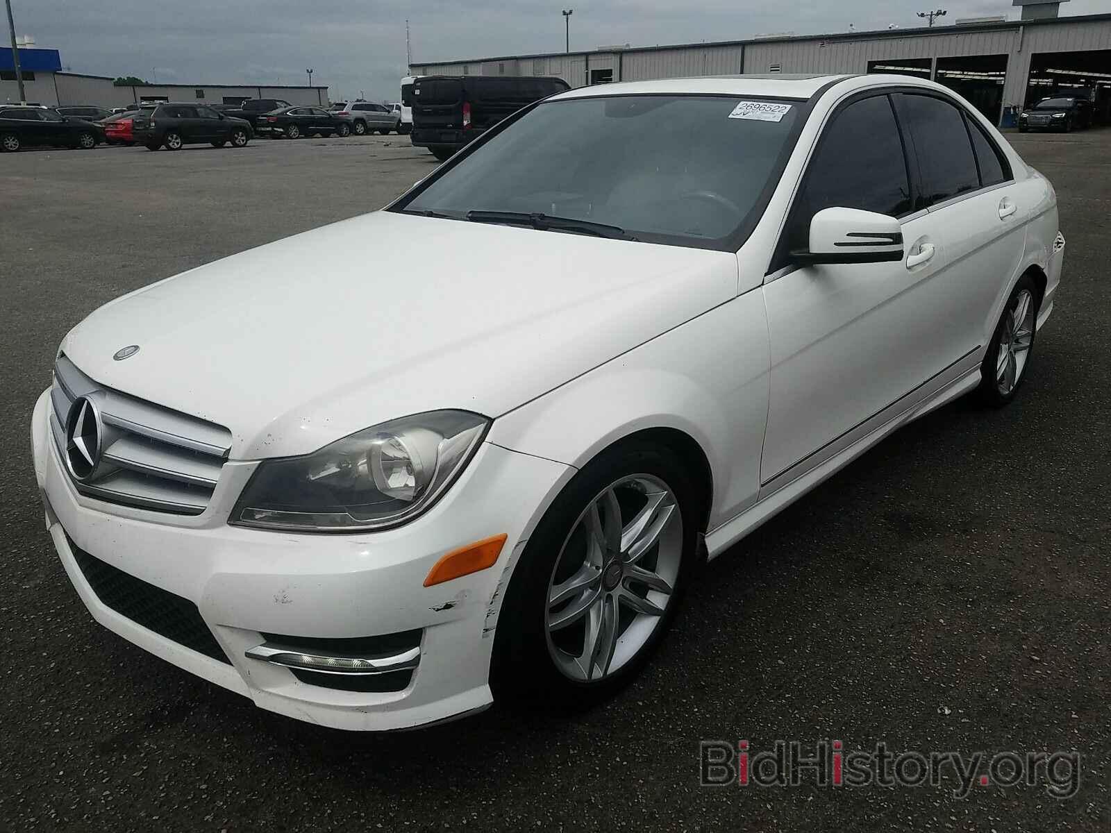 Photo WDDGF4HB8DA792477 - Mercedes-Benz C-Class 2013