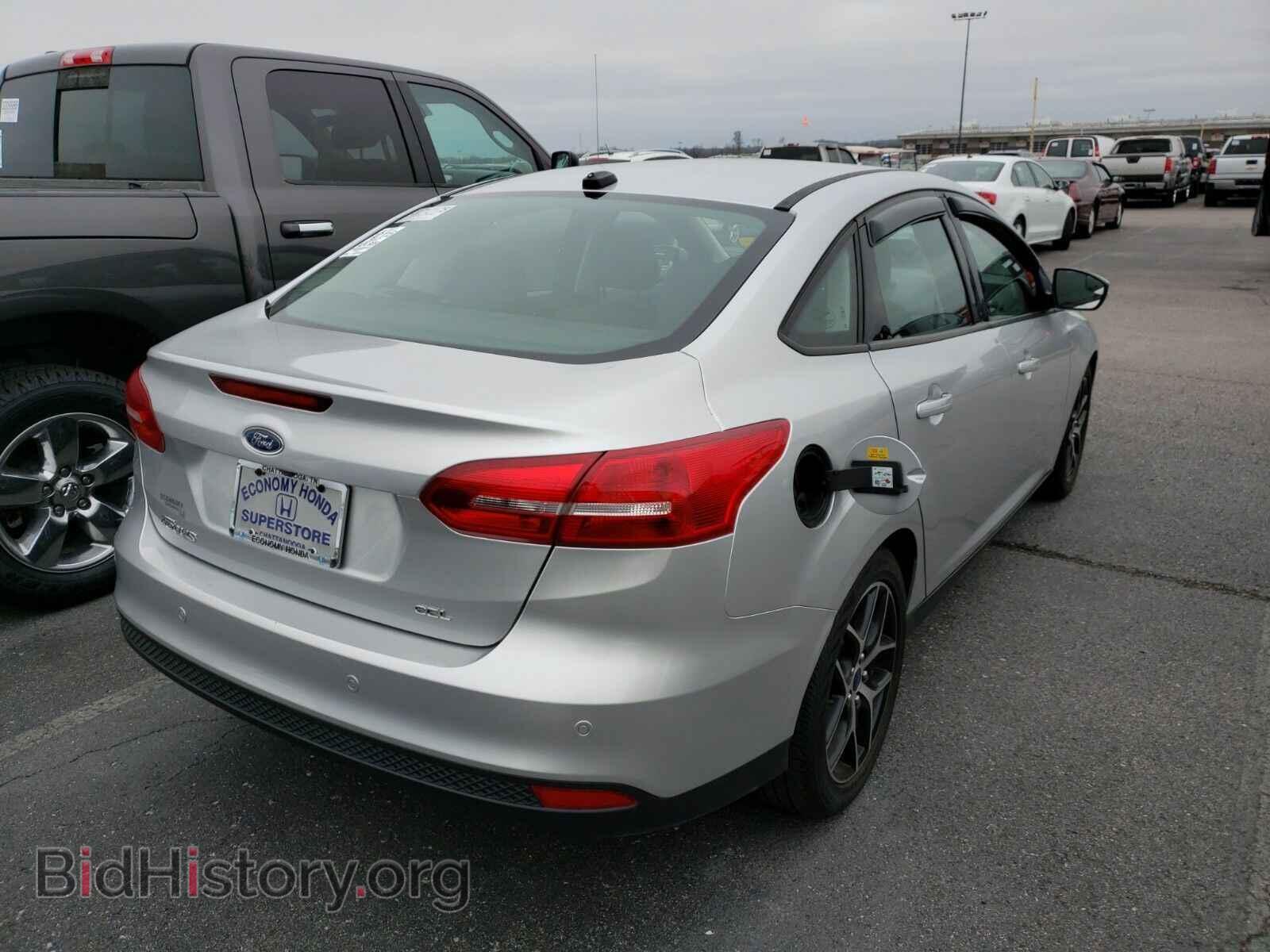 2017 Ford Focus - VIN: 1FADP3H2XHL336467 - Фото 2