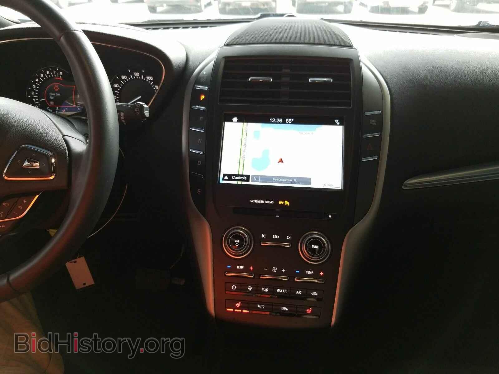 2017 Lincoln MKC - VIN: 5LMTJ2DH8HUL72253 - Photo 4