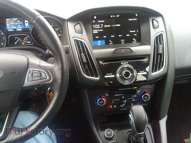 2017 Ford Focus - VIN: 1FADP3H2XHL307227 - Фото 4