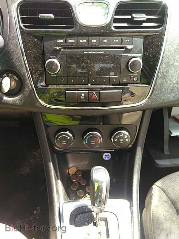 2013 Chrysler 200 - VIN: 1C3CCBAB0DN669205 - Photo 4