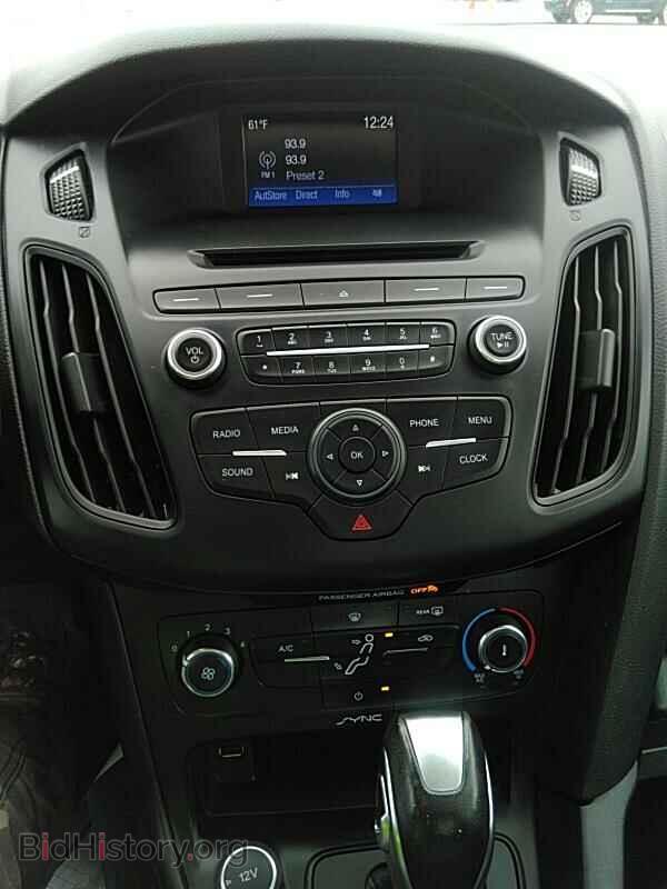 2016 Ford Focus - VIN: 1FADP3F29GL207041 - Photo 4